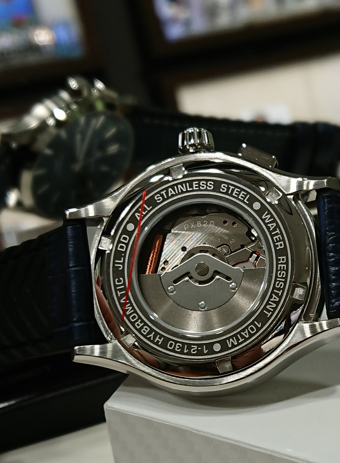 Гибридный механизм от Jacques Lemans